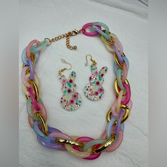 Unsigned Jewelry - Pastel Multicolor Chain Necklace with Gold Accents bunny earrings
